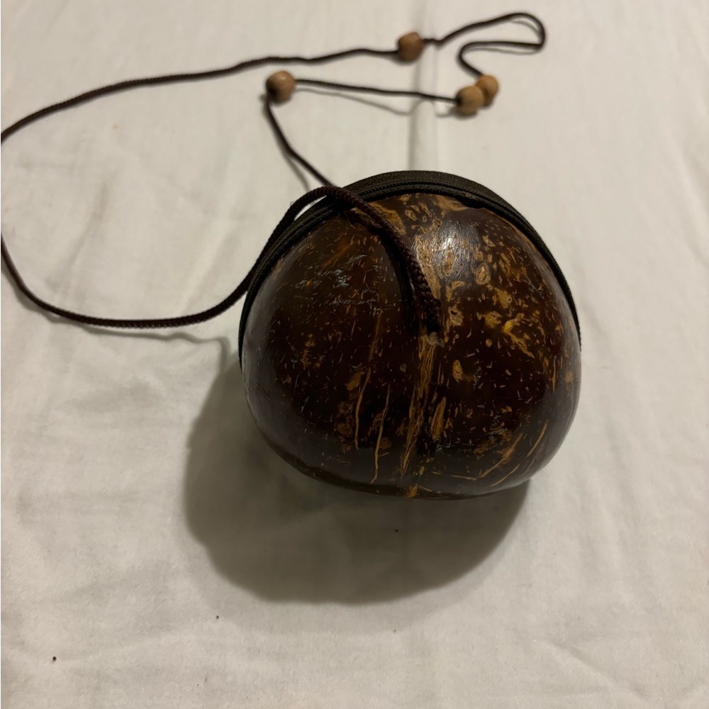 Vintage coconut purse with zipper & inside pouch